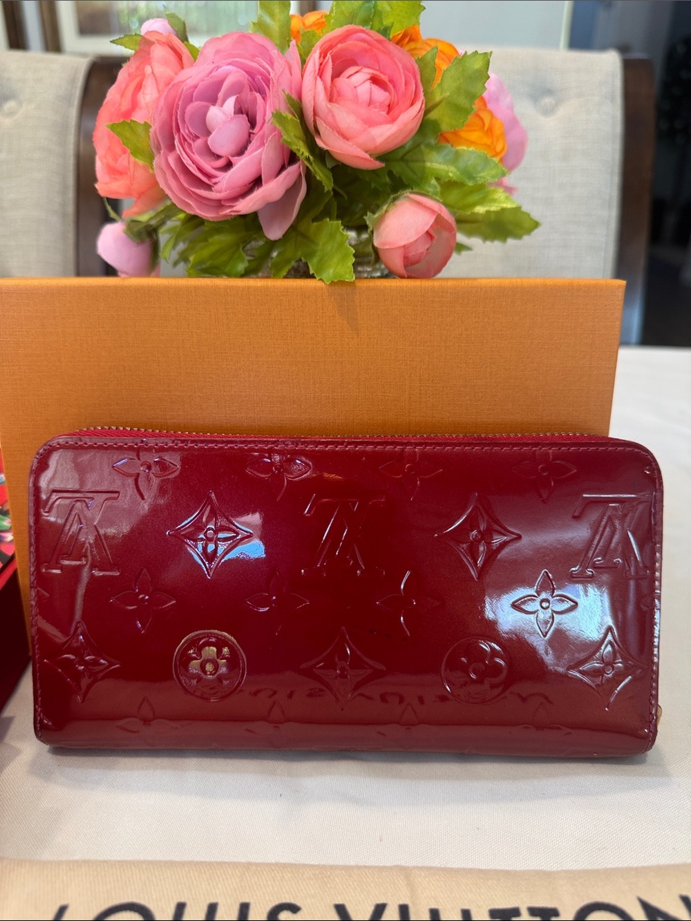 Authentic Louis Vuitton Vernis Zip-Around Wallet in Deep Red - Picture 5 of 16